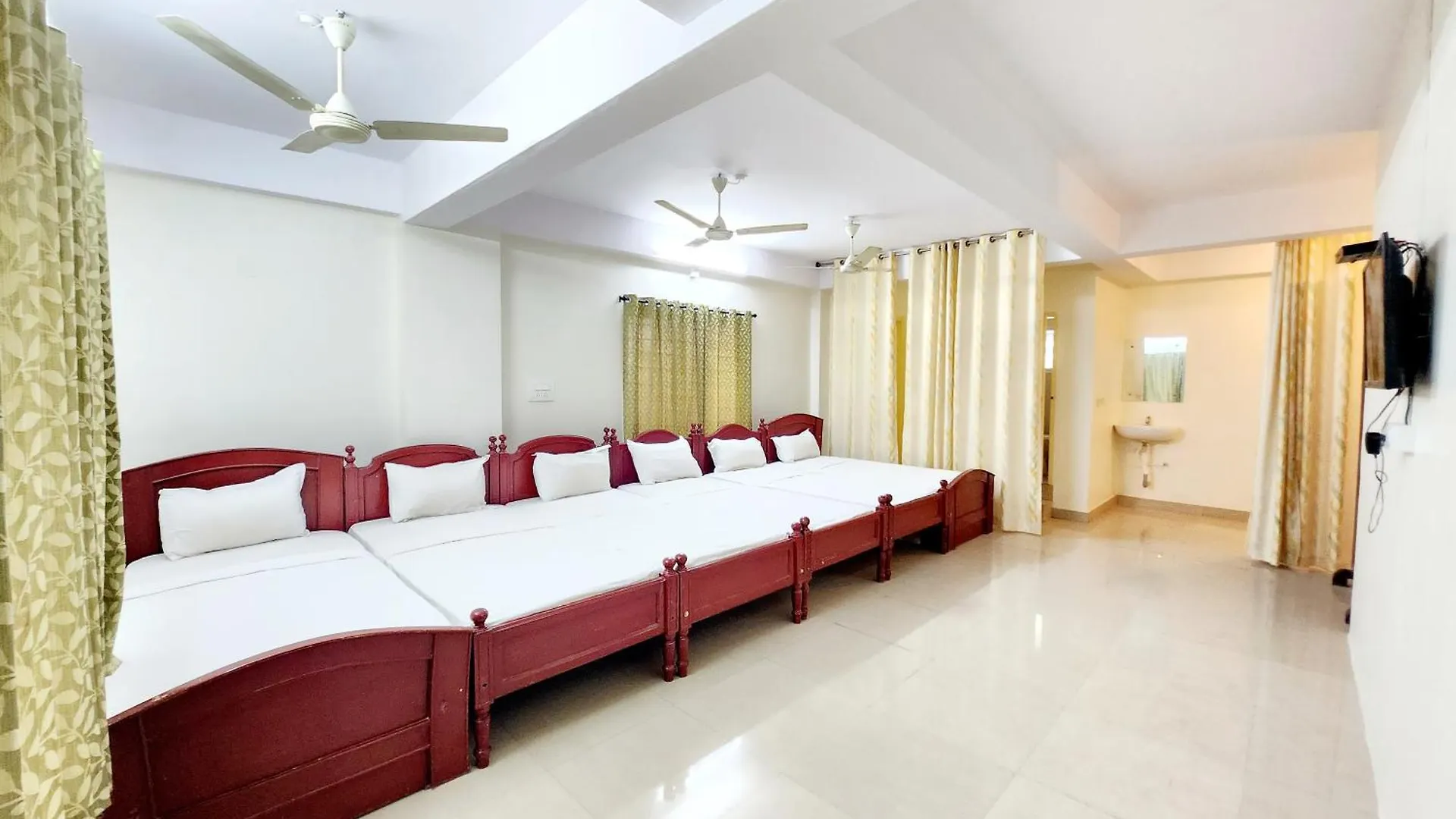 Bed & Breakfast Suvarna Residency Maisúr